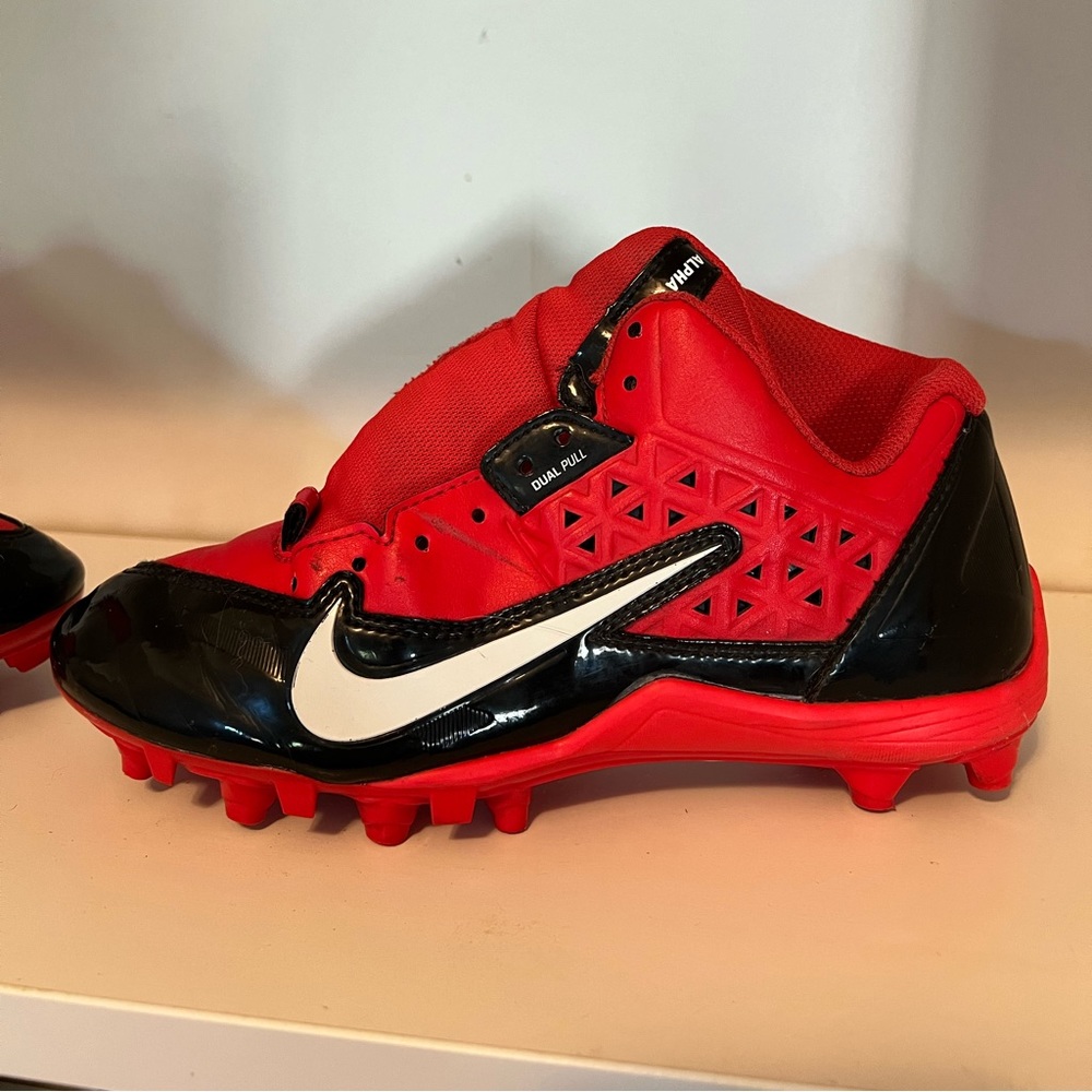 Nike Alpha Strike Youth 6Y - No laces. Worn once